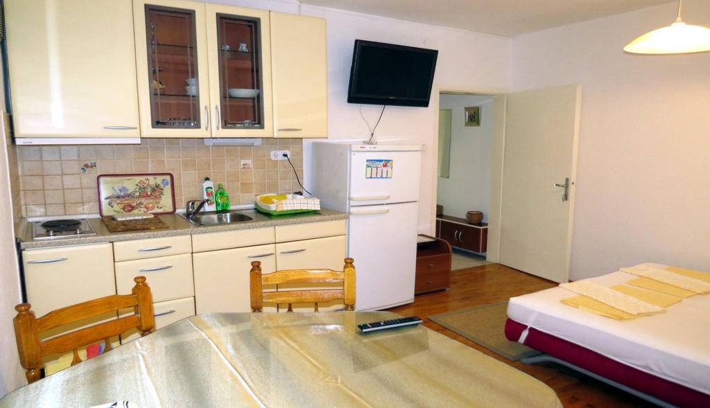 Corluka Apartment *